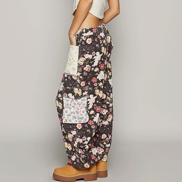!NWT!! POL Roomy fit CargoPants in Printed Twill,Contrast & Boho Pocket’s Sz Med - Picture 2 of 8
